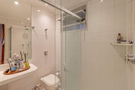 Apartamento à venda com 102m², 1 quarto e 2 vagas Apartamento à venda com 102m², 1 quarto e 2 vagasBanheiro da Suíte