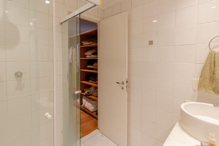 Apartamento à venda com 102m², 1 quarto e 2 vagas Apartamento à venda com 102m², 1 quarto e 2 vagasBanheiro da Suíte