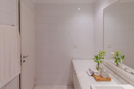 Apartamento à venda com 102m², 1 quarto e 2 vagas Apartamento à venda com 102m², 1 quarto e 2 vagasBanheiro