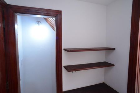 Casa de condomínio para alugar com 182m², 4 quartos e 3 vagasDespensa