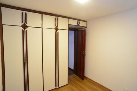 Casa de condomínio para alugar com 182m², 4 quartos e 3 vagasQuarto 2