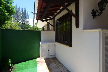 Casa de condomínio para alugar com 182m², 4 quartos e 3 vagasEntrada