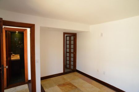 Casa de condomínio para alugar com 182m², 4 quartos e 3 vagasQuarto
