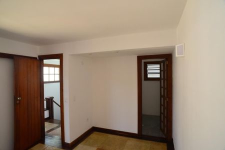 Casa de condomínio para alugar com 182m², 4 quartos e 3 vagasQuarto