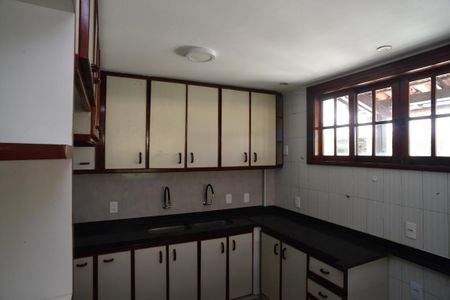 Casa de condomínio para alugar com 182m², 4 quartos e 3 vagasCozinha