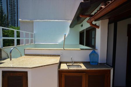 Casa de condomínio para alugar com 182m², 4 quartos e 3 vagasTerraço