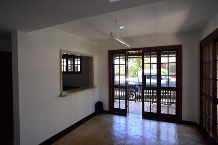 Casa de condomínio para alugar com 182m², 4 quartos e 3 vagasSala