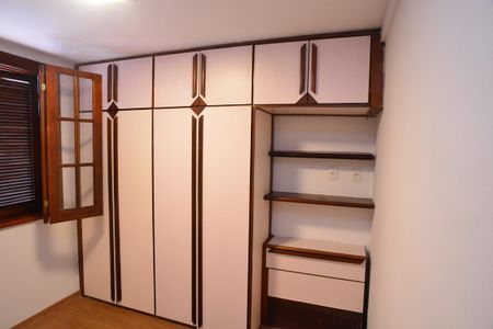 Casa de condomínio para alugar com 182m², 4 quartos e 3 vagasQuarto 3