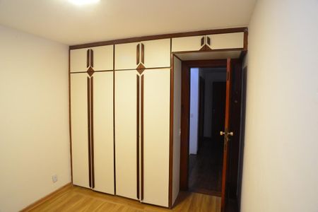 Casa de condomínio para alugar com 182m², 4 quartos e 3 vagasQuarto 2