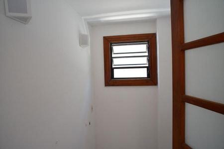 Casa de condomínio para alugar com 182m², 4 quartos e 3 vagasQuarto