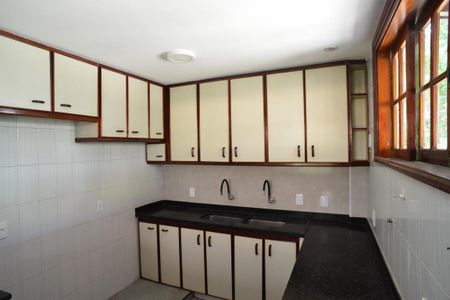 Casa de condomínio para alugar com 182m², 4 quartos e 3 vagasCozinha