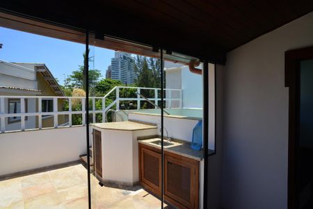 Casa de condomínio para alugar com 182m², 4 quartos e 3 vagasTerraço