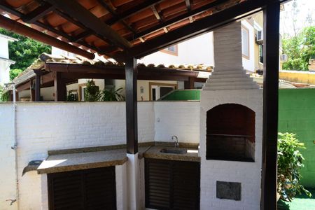 Casa de condomínio para alugar com 182m², 4 quartos e 3 vagasChurrasqueira