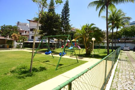 Casa de condomínio para alugar com 182m², 4 quartos e 3 vagasÁrea Comum - Playground