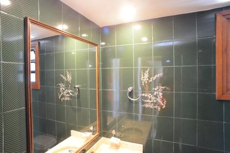 Casa de condomínio para alugar com 182m², 4 quartos e 3 vagasBanheiro Social