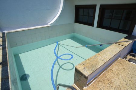 Casa de condomínio para alugar com 182m², 4 quartos e 3 vagasTerraço