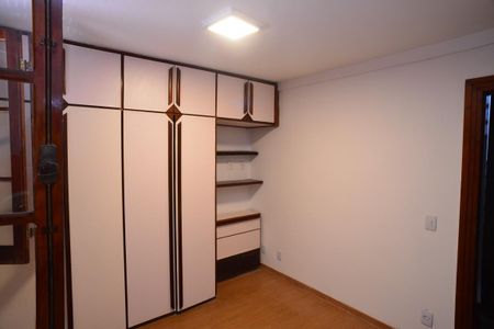 Casa de condomínio para alugar com 182m², 4 quartos e 3 vagasQuarto 3