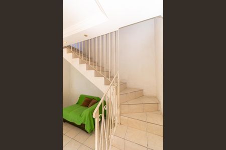 Casa à venda com 80m², 1 quarto e sem vaga Casa à venda com 80m², 1 quarto e sem vagaEscada