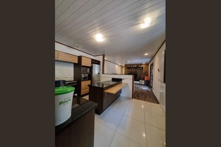 Casa para alugar com 430m², 4 quartos e 3 vagas Casa para alugar com 430m², 4 quartos e 3 vagasCozinha