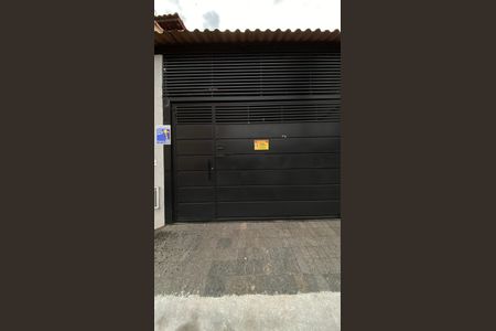 Casa para alugar com 280m², 2 quartos e 2 vagasFachada + placa