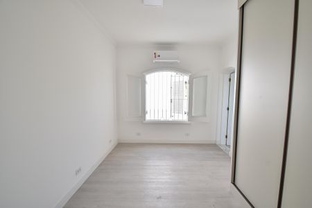 Casa para alugar com 330m², 5 quartos e 3 vagas Casa para alugar com 330m², 5 quartos e 3 vagasSuíte 2