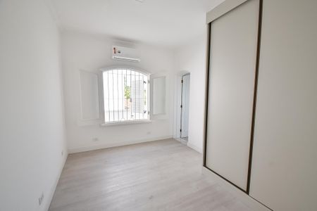 Casa para alugar com 330m², 5 quartos e 3 vagas Casa para alugar com 330m², 5 quartos e 3 vagasSuíte 2