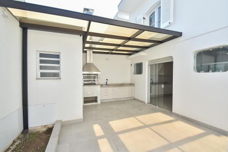 Casa para alugar com 330m², 5 quartos e 3 vagas Casa para alugar com 330m², 5 quartos e 3 vagasChurrasqueira