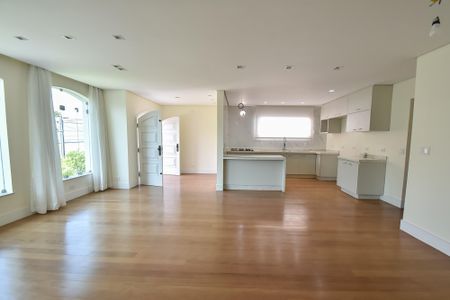 Casa para alugar com 330m², 5 quartos e 3 vagas Casa para alugar com 330m², 5 quartos e 3 vagasSala