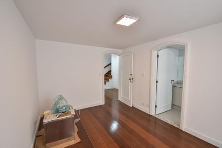 Casa para alugar com 330m², 5 quartos e 3 vagas Casa para alugar com 330m², 5 quartos e 3 vagasSuíte 4