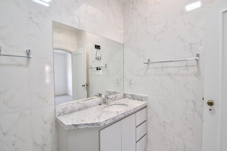 Casa para alugar com 330m², 5 quartos e 3 vagas Casa para alugar com 330m², 5 quartos e 3 vagasBanheiro da suíte 3