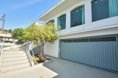 Casa para alugar com 330m², 5 quartos e 3 vagas Casa para alugar com 330m², 5 quartos e 3 vagasGaragem