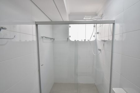 Casa para alugar com 330m², 5 quartos e 3 vagas Casa para alugar com 330m², 5 quartos e 3 vagasBanheiro da suíte 4