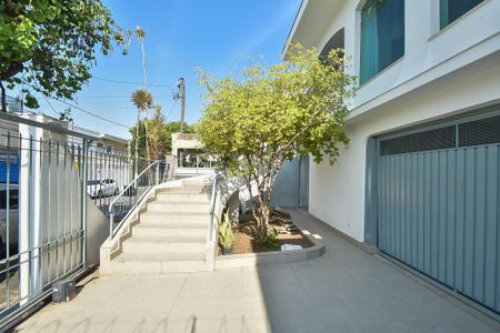 Casa para alugar com 330m², 5 quartos e 3 vagas Casa para alugar com 330m², 5 quartos e 3 vagasGaragem