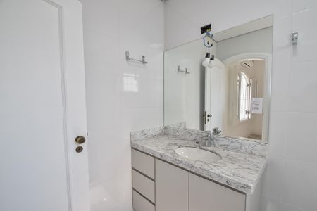 Casa para alugar com 330m², 5 quartos e 3 vagas Casa para alugar com 330m², 5 quartos e 3 vagasBanheiro da suíte 2