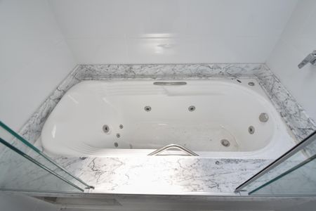 Casa para alugar com 330m², 5 quartos e 3 vagas Casa para alugar com 330m², 5 quartos e 3 vagasBanheiro da suíte 2