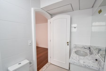 Casa para alugar com 330m², 5 quartos e 3 vagas Casa para alugar com 330m², 5 quartos e 3 vagasBanheiro da suíte 4