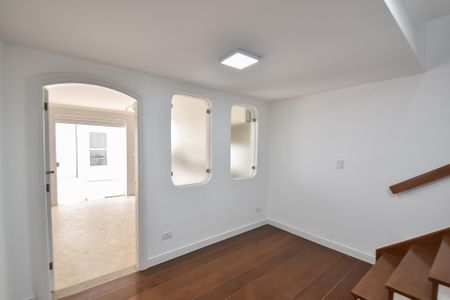 Casa para alugar com 330m², 5 quartos e 3 vagas Casa para alugar com 330m², 5 quartos e 3 vagasHall da garagem