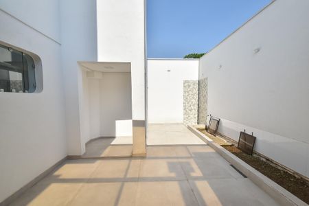 Casa para alugar com 330m², 5 quartos e 3 vagas Casa para alugar com 330m², 5 quartos e 3 vagasQuintal