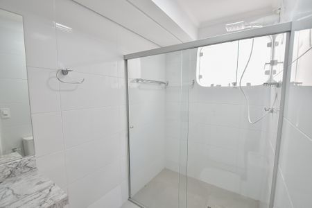 Casa para alugar com 330m², 5 quartos e 3 vagas Casa para alugar com 330m², 5 quartos e 3 vagasBanheiro da suíte 4