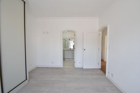 Casa para alugar com 330m², 5 quartos e 3 vagas Casa para alugar com 330m², 5 quartos e 3 vagasSuíte 3