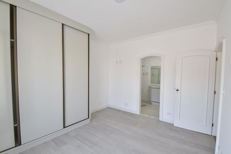 Casa para alugar com 330m², 5 quartos e 3 vagas Casa para alugar com 330m², 5 quartos e 3 vagasSuíte 3