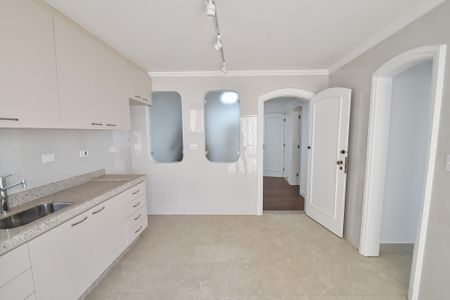 Casa para alugar com 330m², 5 quartos e 3 vagas Casa para alugar com 330m², 5 quartos e 3 vagasCozinha 2