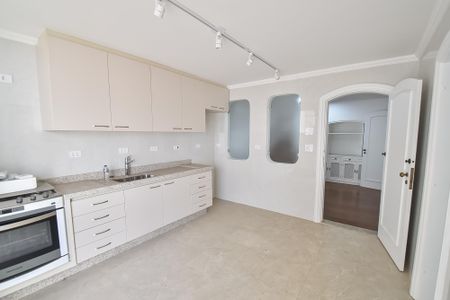 Casa para alugar com 330m², 5 quartos e 3 vagas Casa para alugar com 330m², 5 quartos e 3 vagasCozinha 2