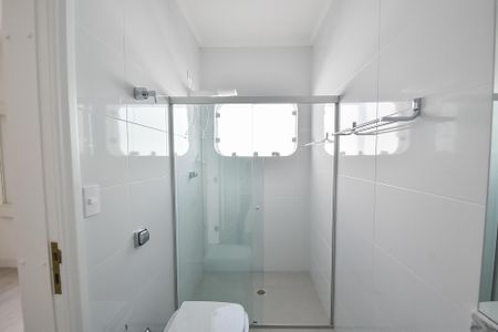 Casa para alugar com 330m², 5 quartos e 3 vagas Casa para alugar com 330m², 5 quartos e 3 vagasBanheiro da suíte 1