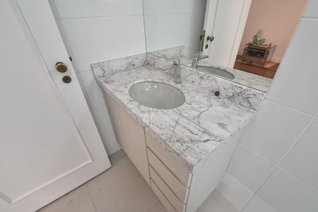 Casa para alugar com 330m², 5 quartos e 3 vagas Casa para alugar com 330m², 5 quartos e 3 vagasBanheiro da suíte 4