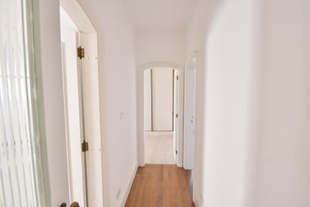 Casa para alugar com 330m², 5 quartos e 3 vagas Casa para alugar com 330m², 5 quartos e 3 vagasCorredor