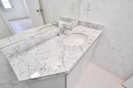 Casa para alugar com 330m², 5 quartos e 3 vagas Casa para alugar com 330m², 5 quartos e 3 vagasBanheiro da suíte 3