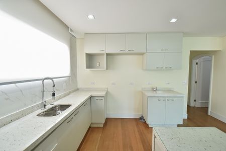 Casa para alugar com 330m², 5 quartos e 3 vagas Casa para alugar com 330m², 5 quartos e 3 vagasCozinha