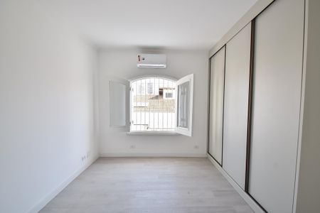 Casa para alugar com 330m², 5 quartos e 3 vagas Casa para alugar com 330m², 5 quartos e 3 vagasSuíte 3