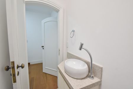 Casa para alugar com 330m², 5 quartos e 3 vagas Casa para alugar com 330m², 5 quartos e 3 vagasLavabo